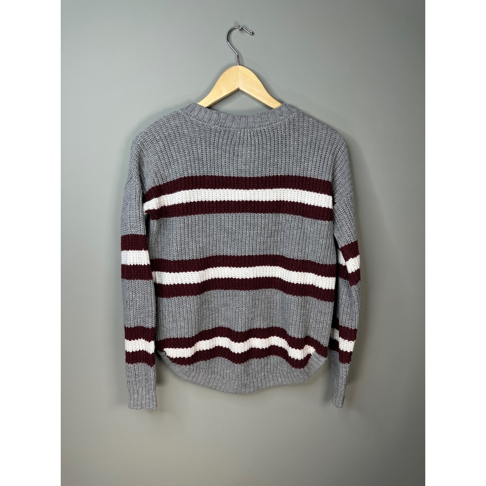 SO Striped Shaker Knit Sweater Womens Small Grey Burgundy White Curved Hem